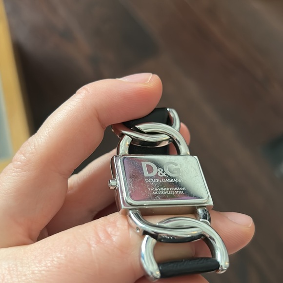 D&G Leather and Silver watch - Picture 5 of 7
